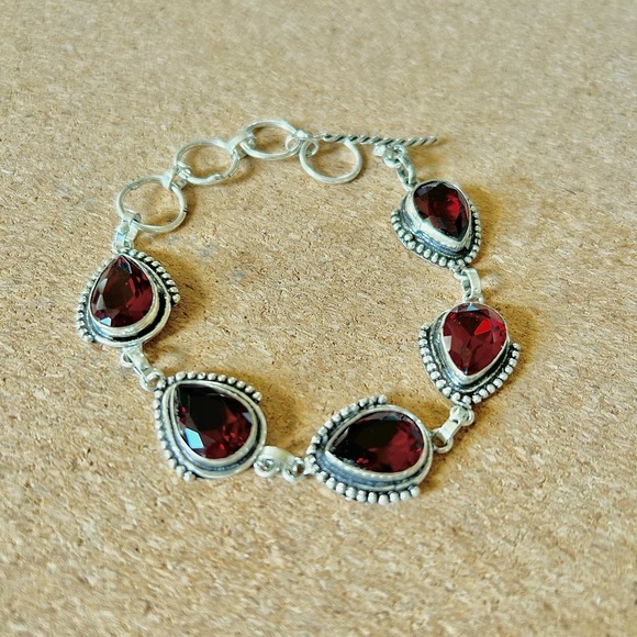 Vintage Luxury Estate Genuine Garnet and 925 Silver Teardrop Bracelet - Picture 7 of 7